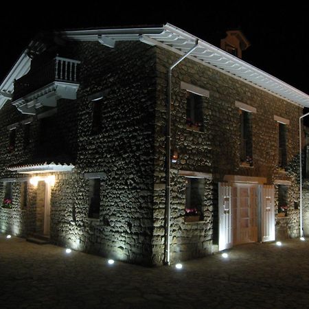 El Bosque De La Anjana Hotel Selores Exterior photo